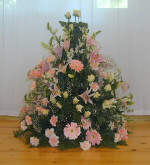 Soft pink sparkle - a large wedding display in Cyprus