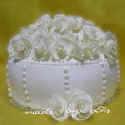 Mini wedding cakes - less messy than your average cake !