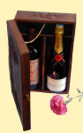 Fill the wine presentation box with wines or champagne of your choice